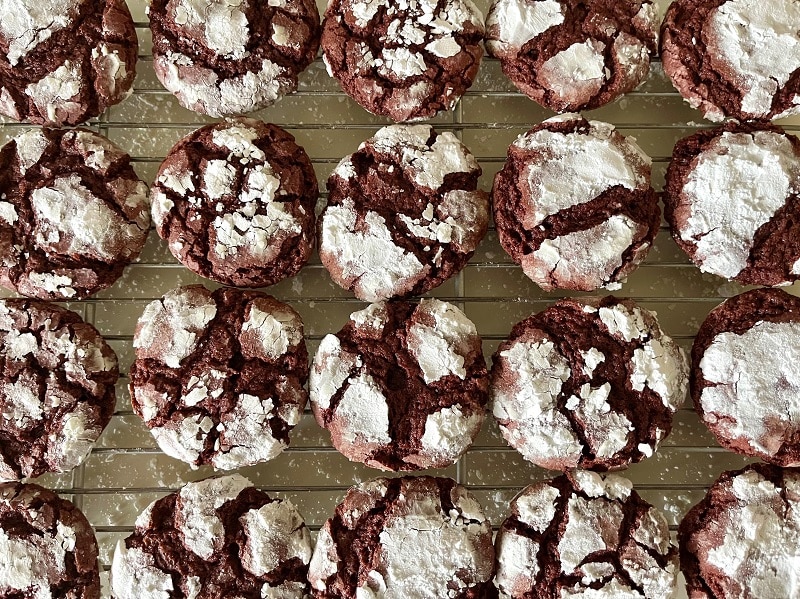 Red Velvet Crackle Cookies