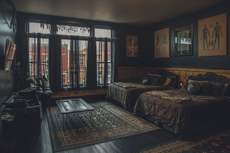 Black Monarch Hotel H.H. Holmes Room Black Monarch Hotel