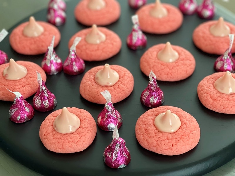 Strawberry Milkshake Cookies