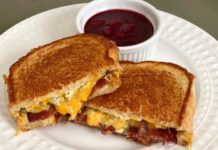 Jalapeno Popper Grilled Cheese