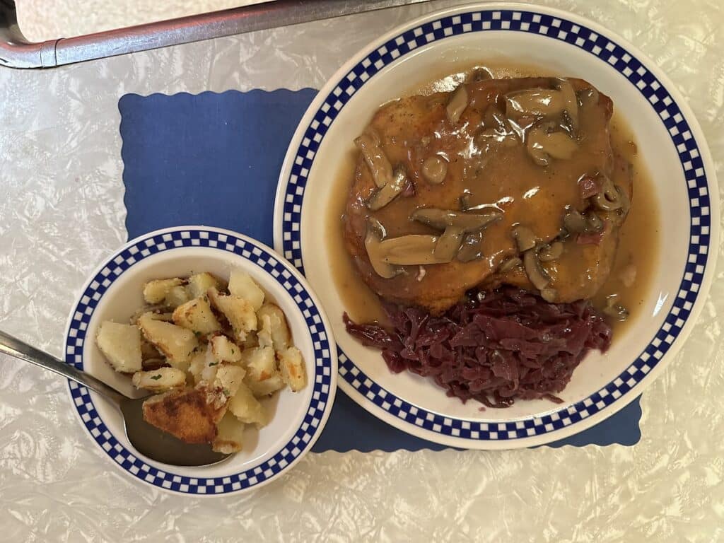 Uwe's Uwe-Jagerschnitzel-RedCabbage-Fried-Potatoes